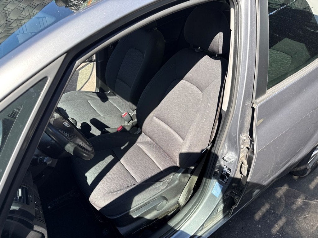 STOEL LINKS VOOR Hyundai iX20 (JC) (01-2010/07-2019), Hyundai Motor Deutschland GmbH, Gebruikt, Kaiserleipromenade 5
63067  Offenbach am Main, DE