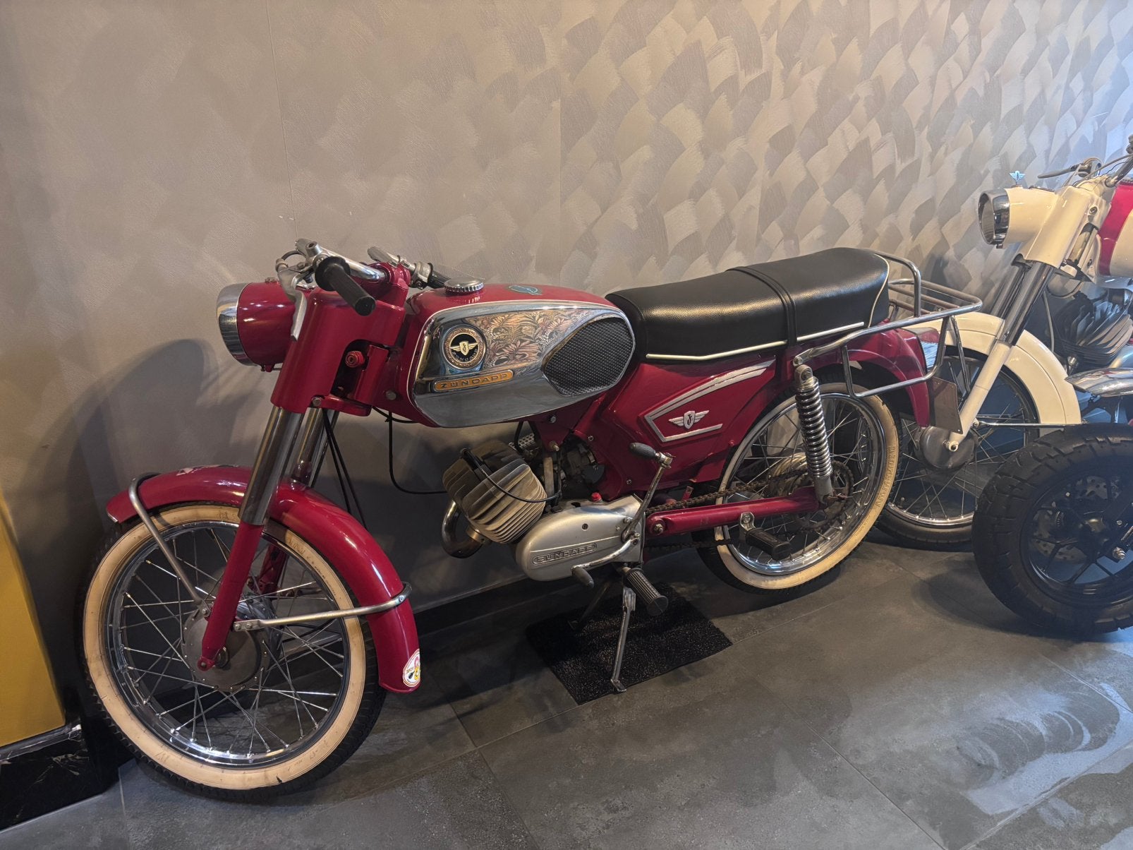 Zundapp 517, 49 cc, Klasse B (45 km/u), 4 versnellingen, Ophalen
