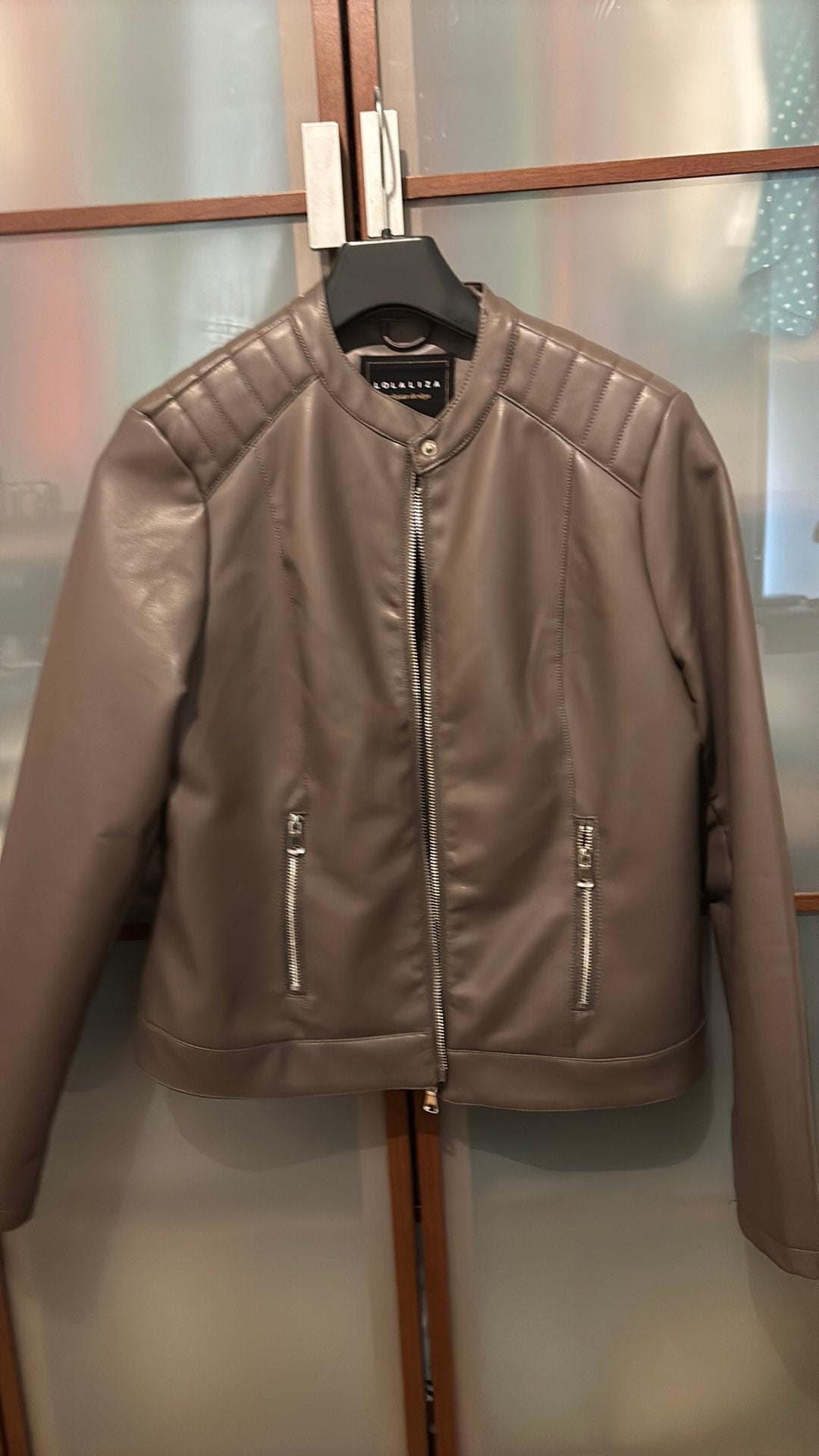 LolaLiza Faux Leather Jacket – Taupe/Grey – Size 40, Kleding | Dames, Jassen | Zomer, Ophalen, Nieuw, Maat 38/40 (M), Grijs