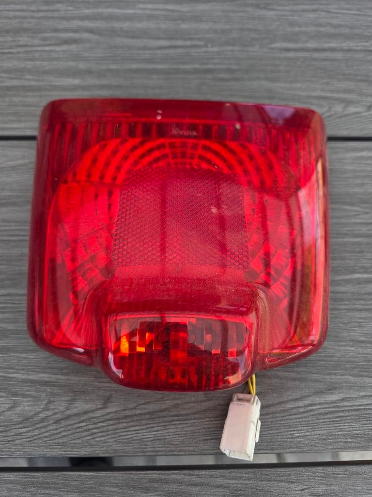 Orgineel vespa gts 125 , 250 en 300 achterlicht, Ophalen