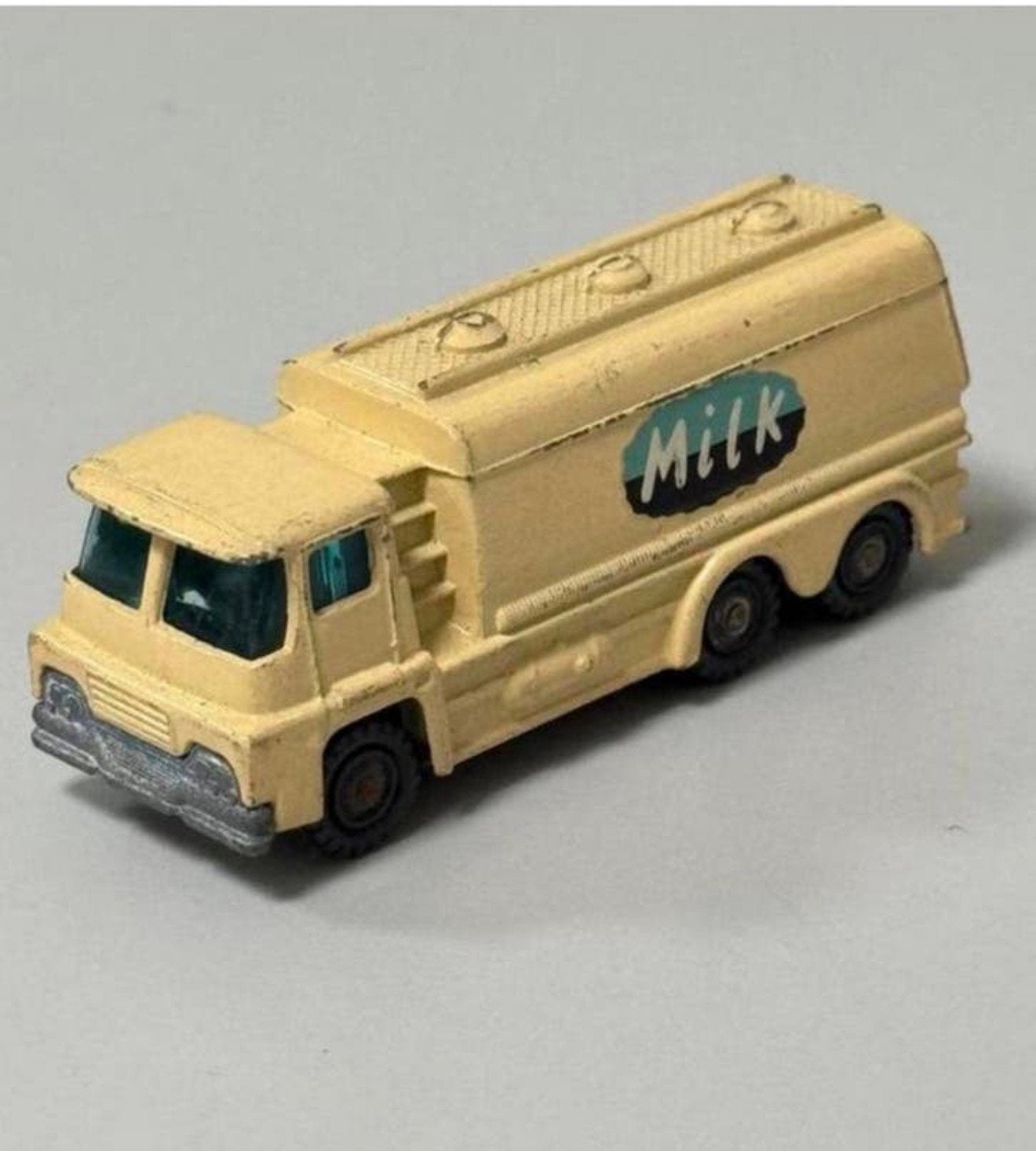 Camion à lait Vintage HUSKY 1:64 Tanker moulé sous pression, Hobby & Loisirs créatifs, Voitures miniatures | Échelles Autre, Enlèvement ou Envoi