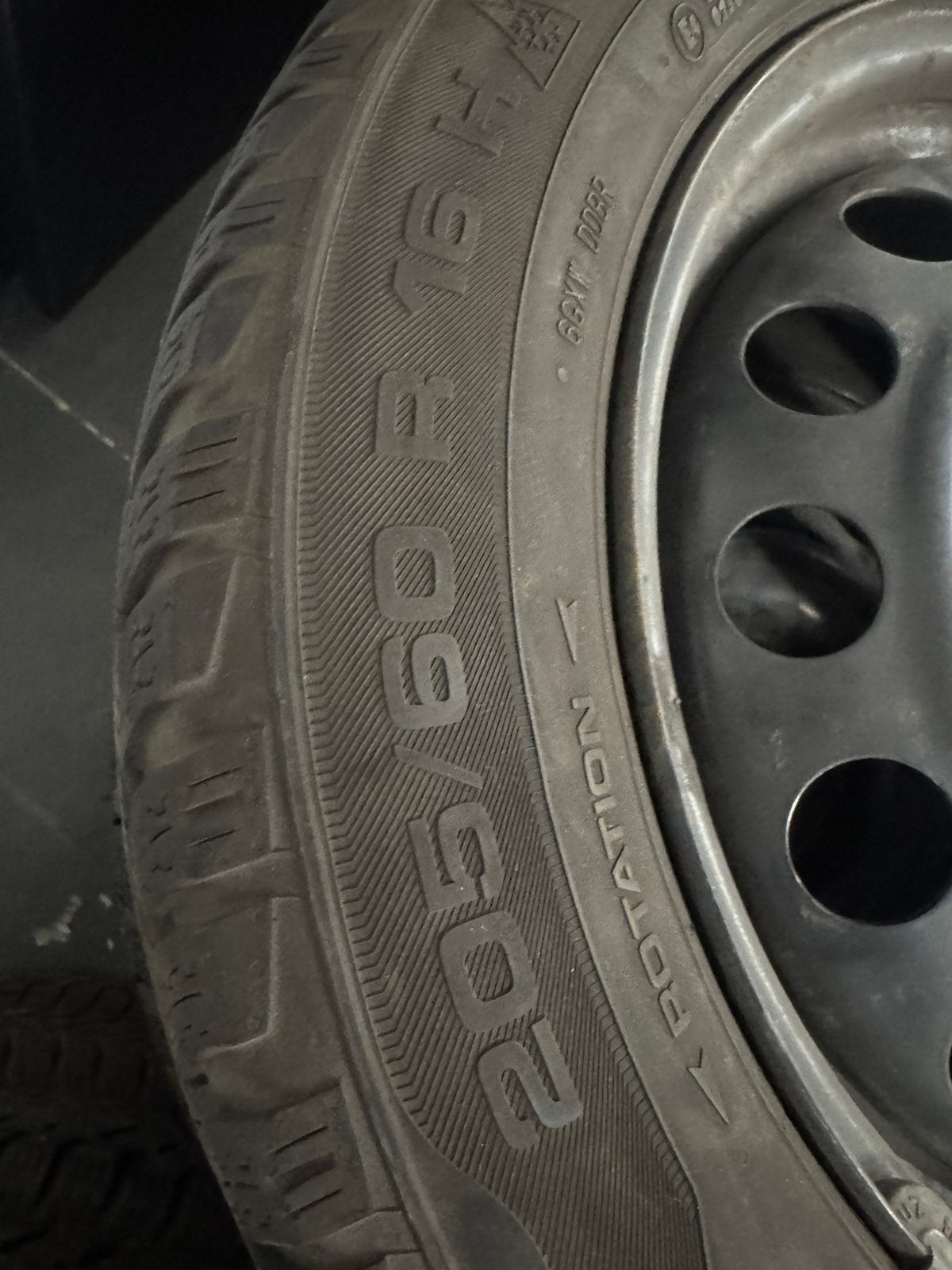 4 roues hiver Citroën Berlingo 16” 205/60 R16, Autos : Pièces & Accessoires, Pneus hiver, 16 pouces, Pneu(s), Enlèvement