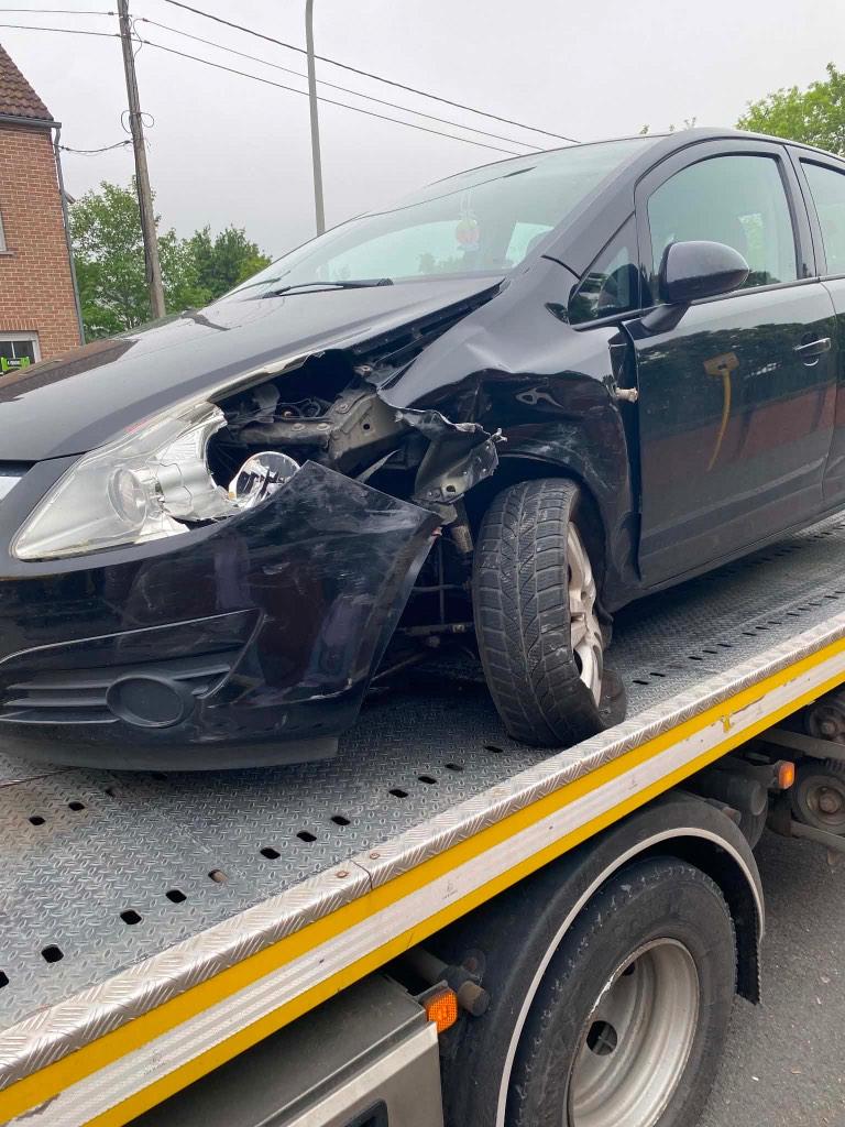 Opel corsa accidenté, Autos : Divers, Voitures accidentées, Boîte manuelle, Opel, Enlèvement, Essence