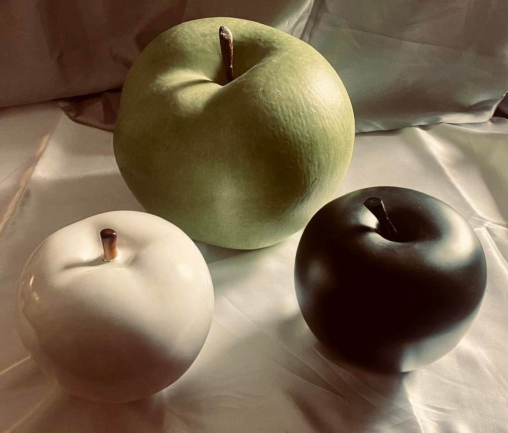 3 grote deco appels groen, zwart en wit, Ophalen, Zo goed als nieuw, Groen, Kunststof