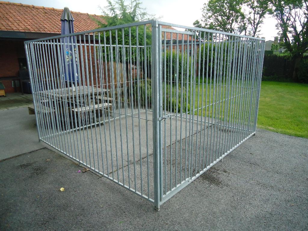 hondenren  3 meter op 3 meter en 184 cm hoog, Dieren en Toebehoren, Ophalen, Hondenkennel, 110 cm of meer, 100 cm of meer