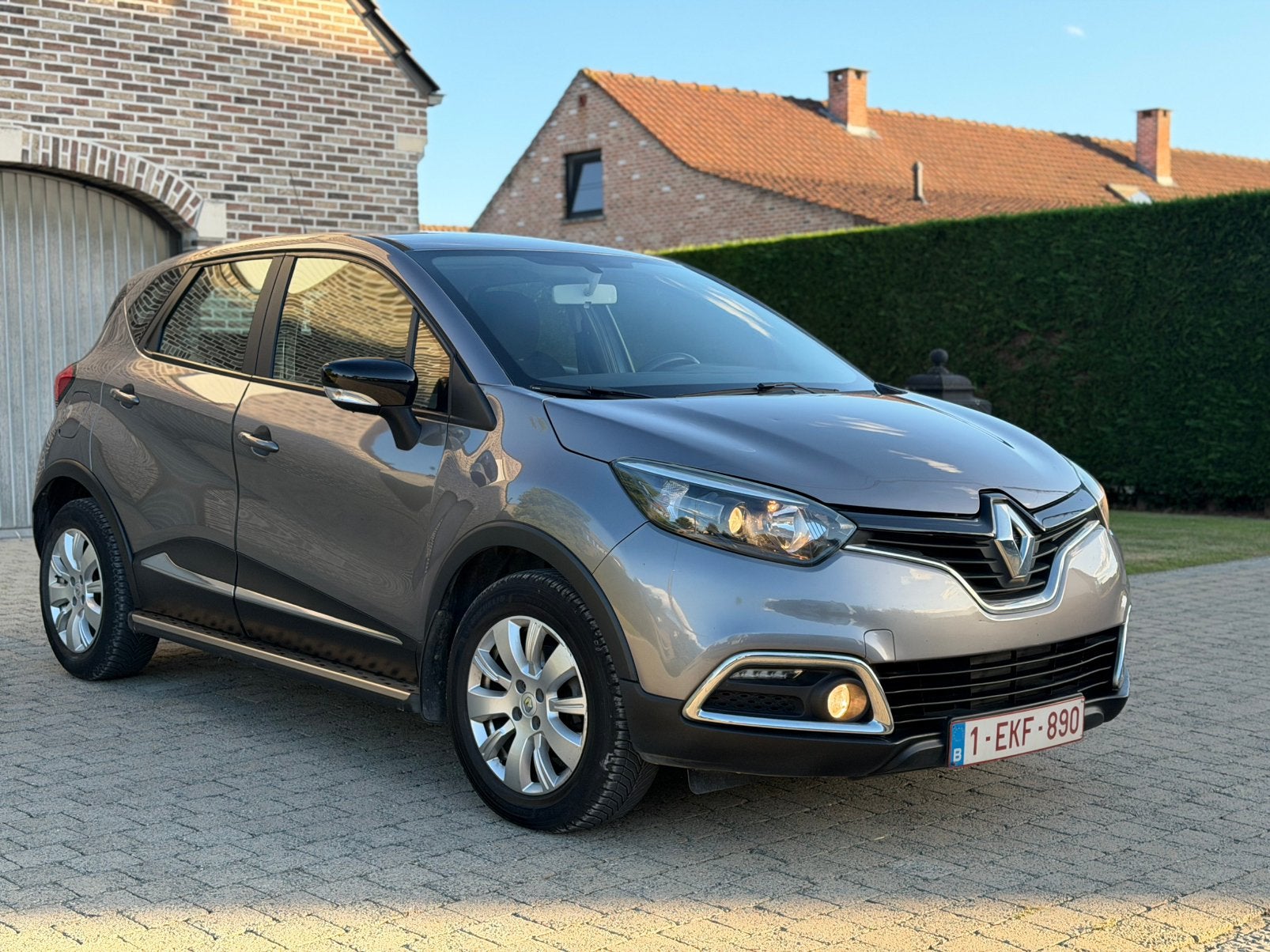 Renault Capture AUTOMATIQUE 2016 ESSENCE, Autos, Argent ou Gris, Achat, Entretenue par le concessionnaire, Feux de jour LED