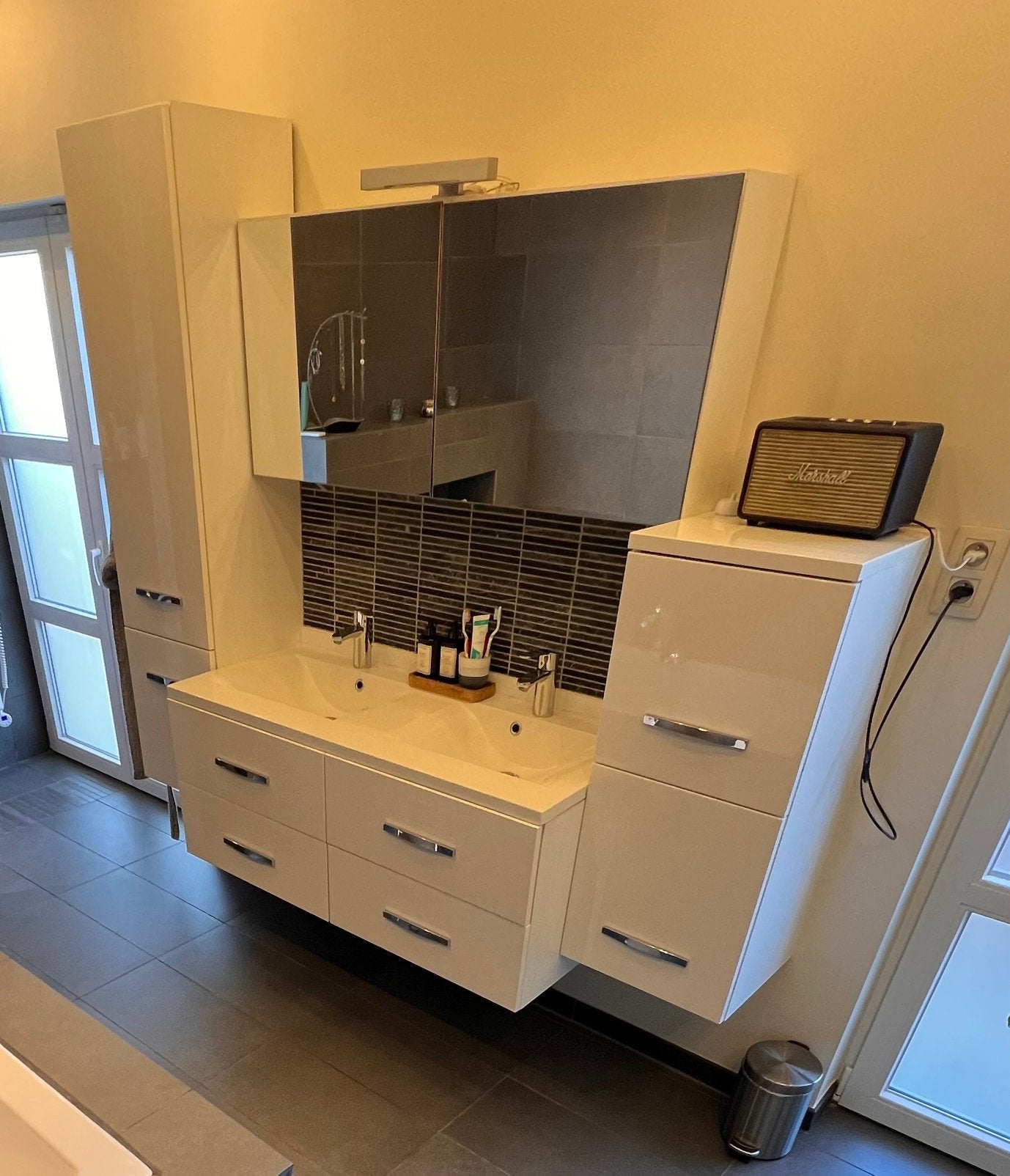Badkamermeubel, wasbak en kolomkasten, Huis en Inrichting, Ophalen, Zo goed als nieuw, Spiegelkast