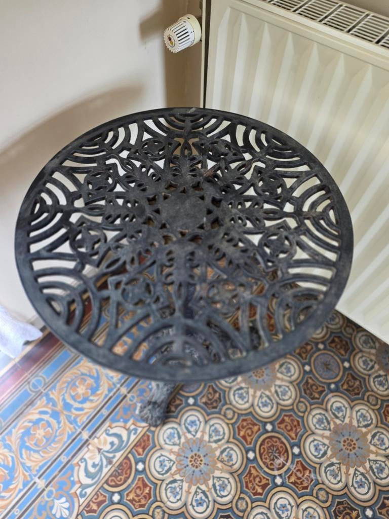 Table style bistrot, Enlèvement