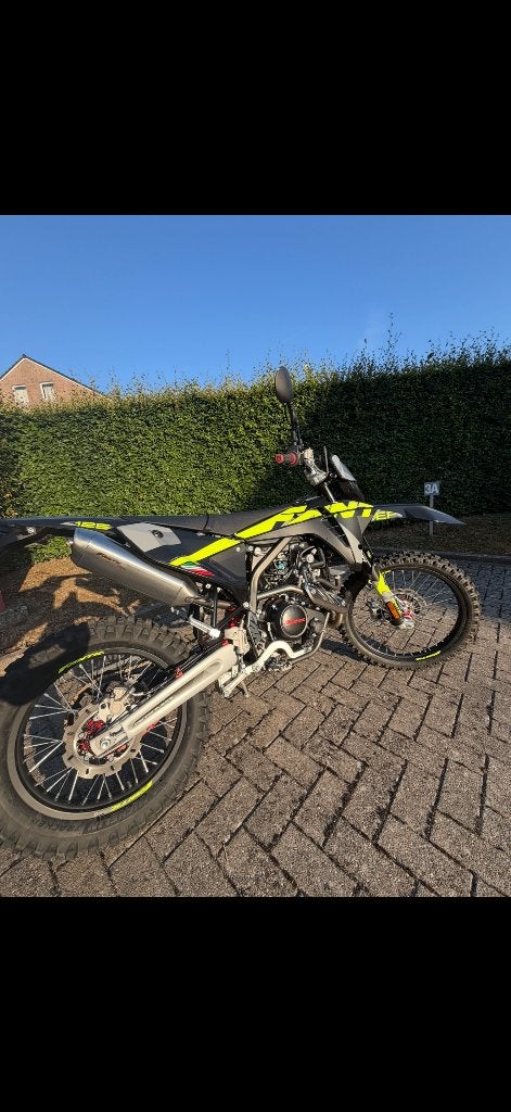 FANTIC 125 XEF PERFORMANCE 2025 39KM JAMAIS IMMATRICULÉE, Motos, FANTIC MOTOR, Permis Moto A1 minimum, Enduro, Éclairage LED