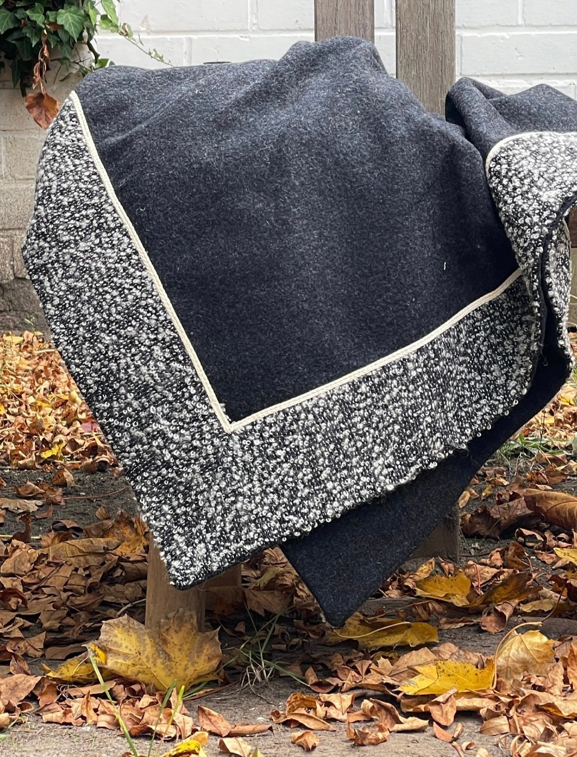 Plaid avec bordure bouclée, Enlèvement, Neuf