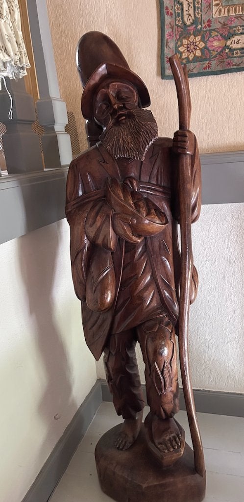 Groot zwaar houten beeld Pelgrim - ca 155cm, Antiquités & Art, Art | Sculptures & Bois, Sculpture sur bois, Bois, Homme, 1 mètre - 2 mètres