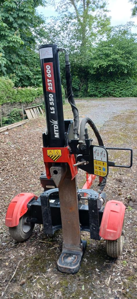 Fendeur de bûches tractable MTD, Ophalen