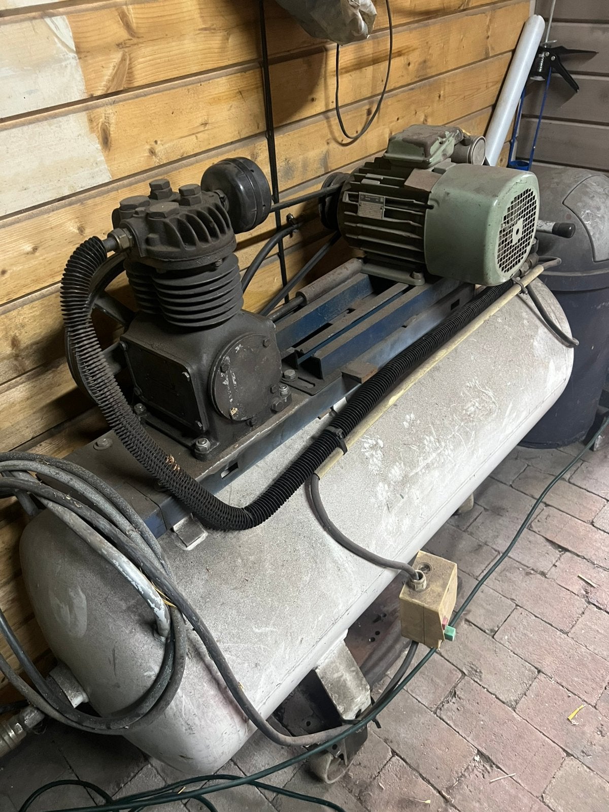Compressor, Bricolage & Construction, Compresseurs, Enlèvement, Utilisé, 6 à 10 bars, 100 litres ou plus