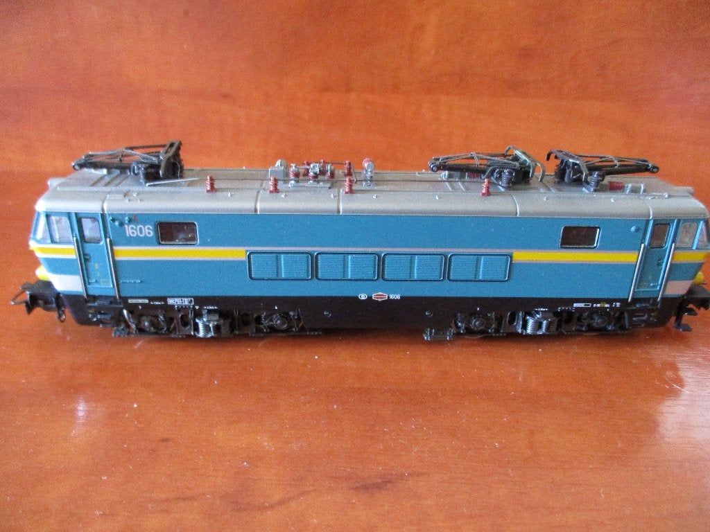 Märklin HO 3363 NMBS elektrische locomotief serie HLE 16, Wisselstroom, Locomotief, Ophalen of Verzenden, Zo goed als nieuw