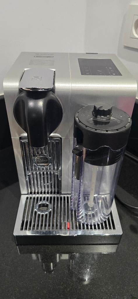 Nespresso De'Longhi Lattissima Pro EN750, Electroménager, Machine à espresso, Réservoir d'eau amovible, Dosettes et capsules de café