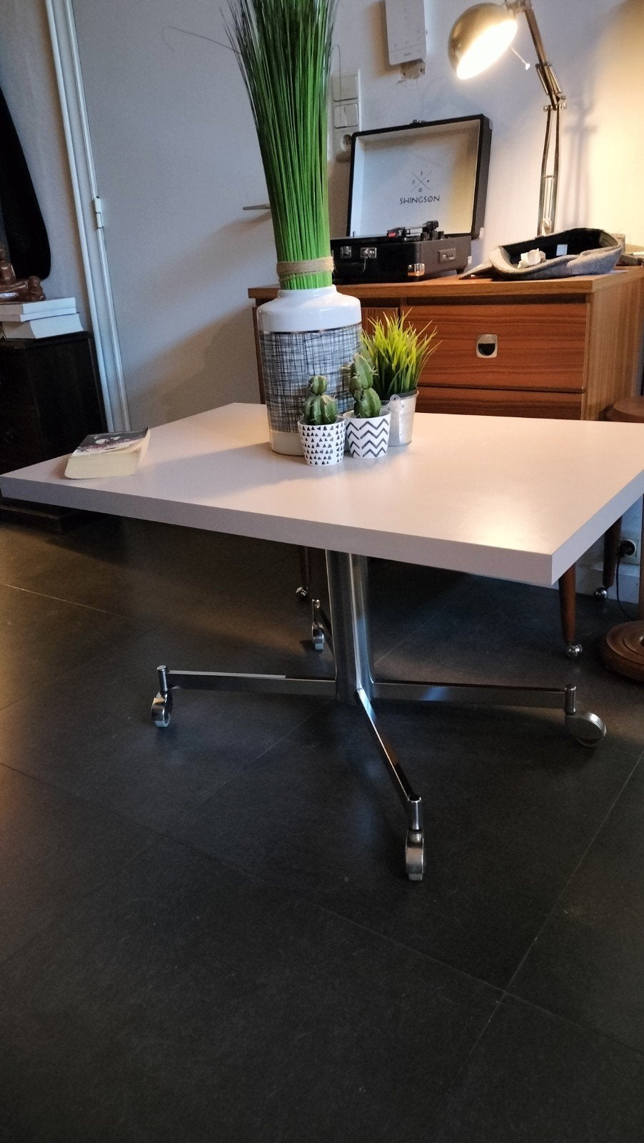vintage space-age salontafel op wieltjes, Ophalen