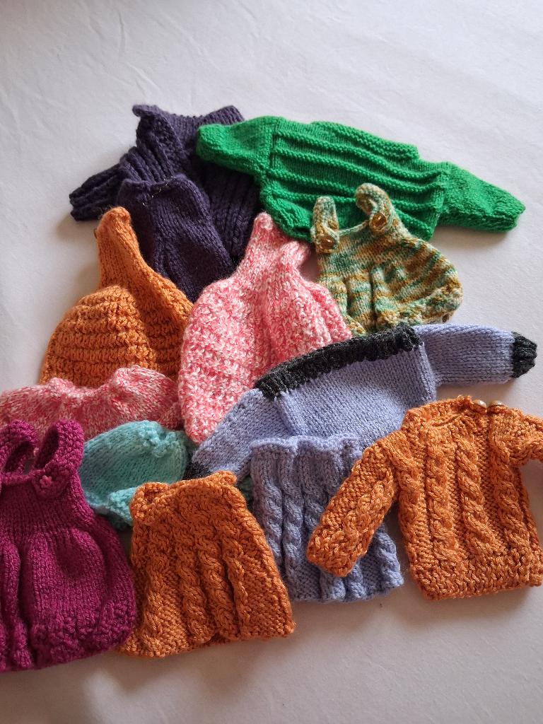 POPPENKLEERTJES, Ophalen of Verzenden, Zo goed als nieuw, Barbie