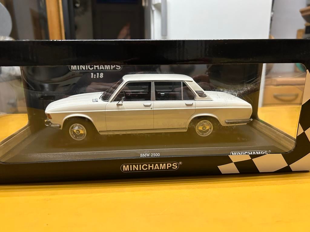 Bmw 2500 minichamps, Ophalen, Zo goed als nieuw, MiniChamps
