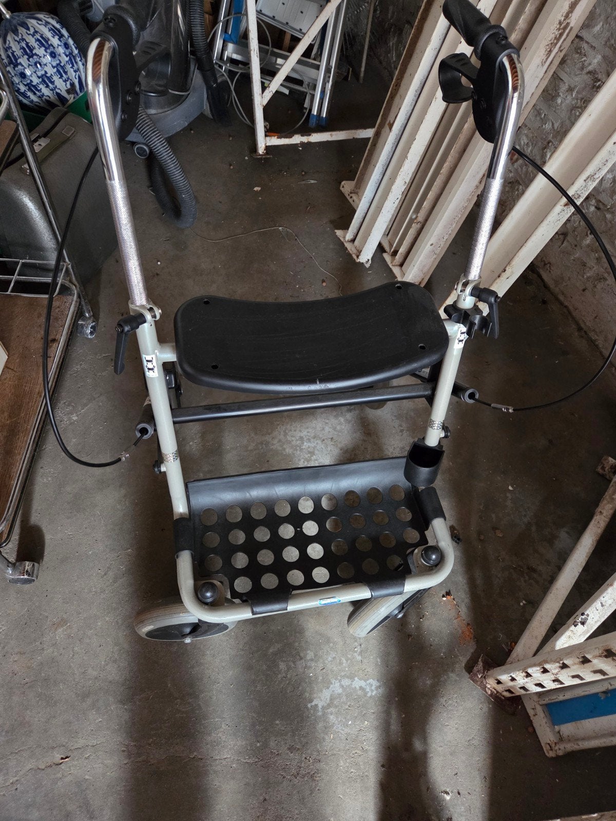 cadot à roulette et frein, Divers, Chaises roulantes, Enlèvement, Pliant, Comme neuf, Fauteuil roulant à pousser