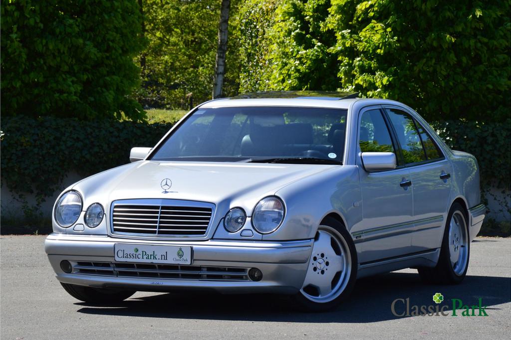 Mercedes-Benz E50 AMG (automatique), Autos, Cuir, Argent ou Gris, 4 portes, Noir