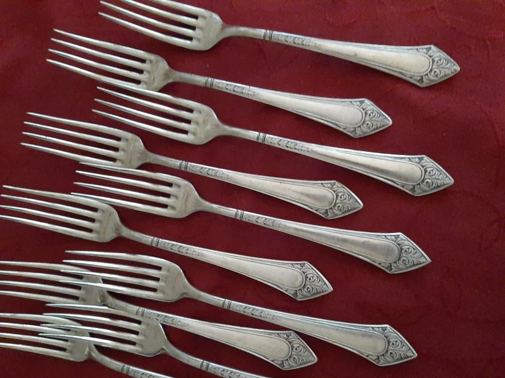 Fourchettes anciennes en métal argenté, Enlèvement