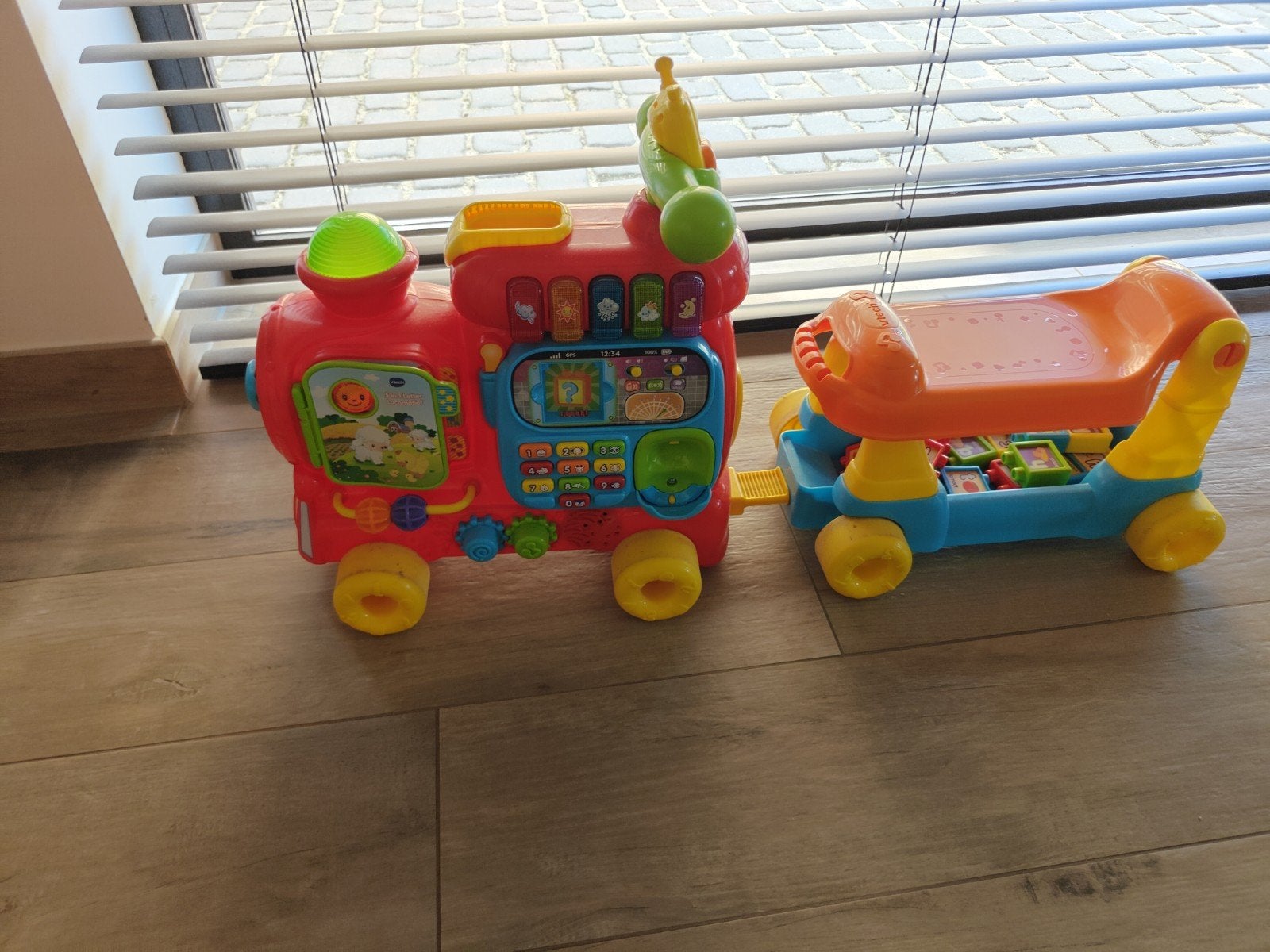 vtech trein met geluid en blokken, Ophalen