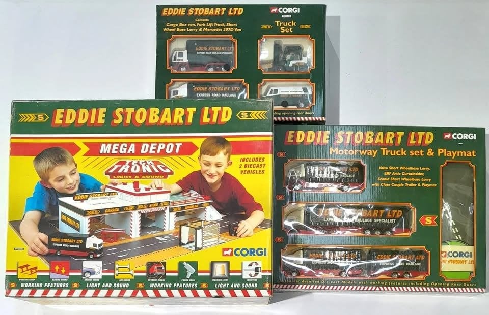 lot de camions Corgi + station-service à grande surface, Enlèvement ou Envoi, Comme neuf, Bus ou Camion, Corgi