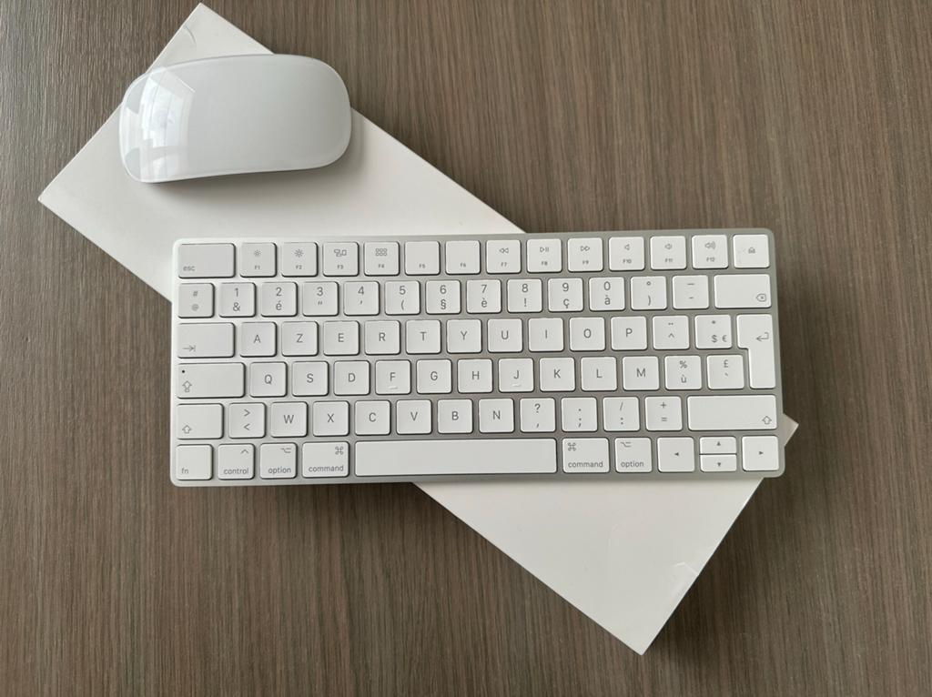 Ensemble de claviers Apple Magic, Enlèvement ou Envoi, Azerty, Comme neuf, Sans fil