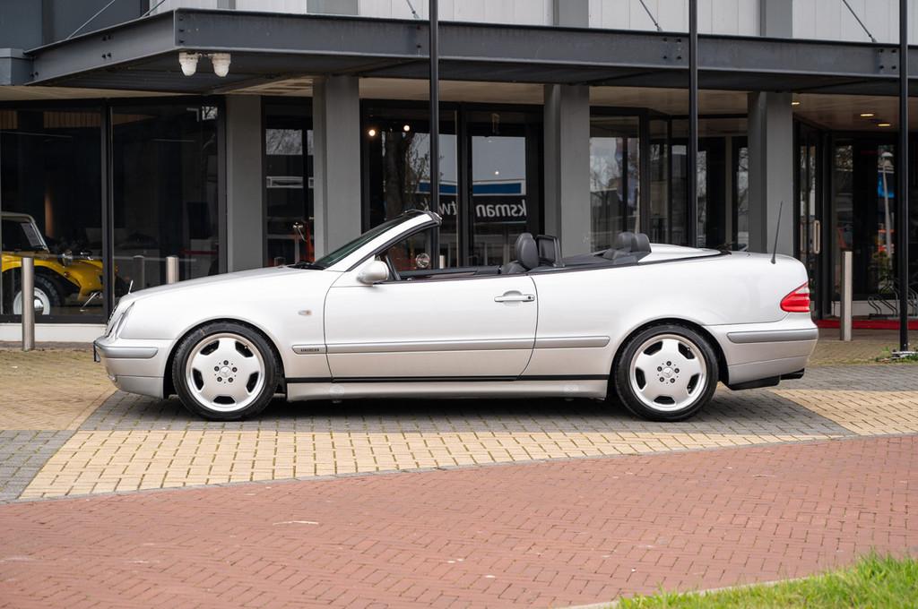 Mercedes-Benz CLK-Klasse CLK 320 Cabriolet Elegance, Auto's, Automaat, Zwart, Cabriolet, Bedrijf