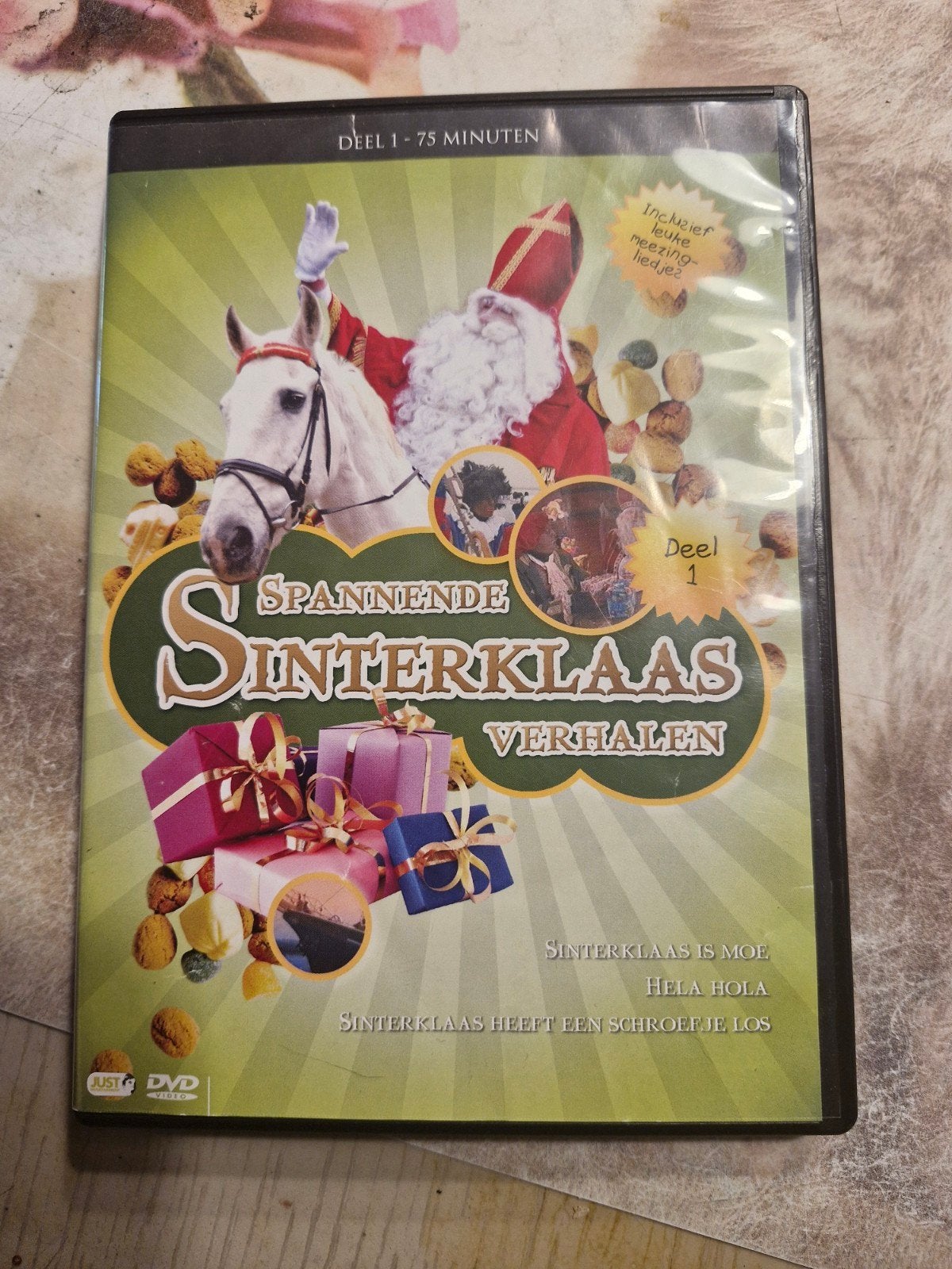 Sinterklaas deel 1, Ophalen of Verzenden, Zo goed als nieuw, Nederlands