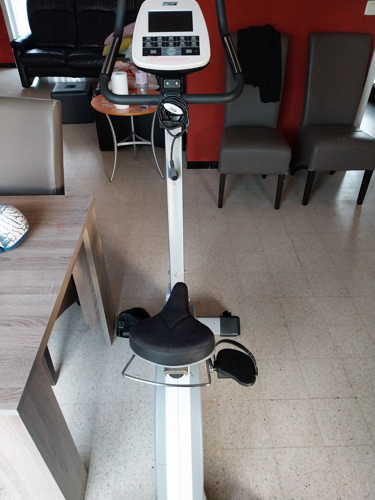 Hometrainer in perfecte staat, Ophalen, Zo goed als nieuw, Metaal, Benen