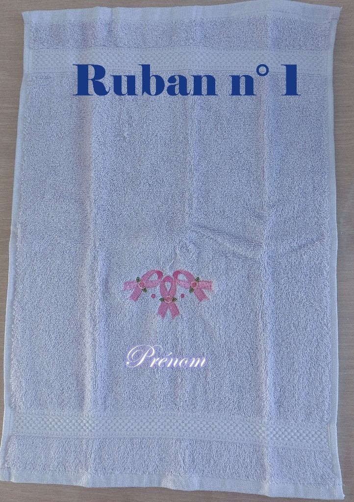 Serviette invité lilas brodée avec 3 rubans roses, Maison & Meubles, Neuf, Autres marques, Enlèvement ou Envoi, Serviette invité