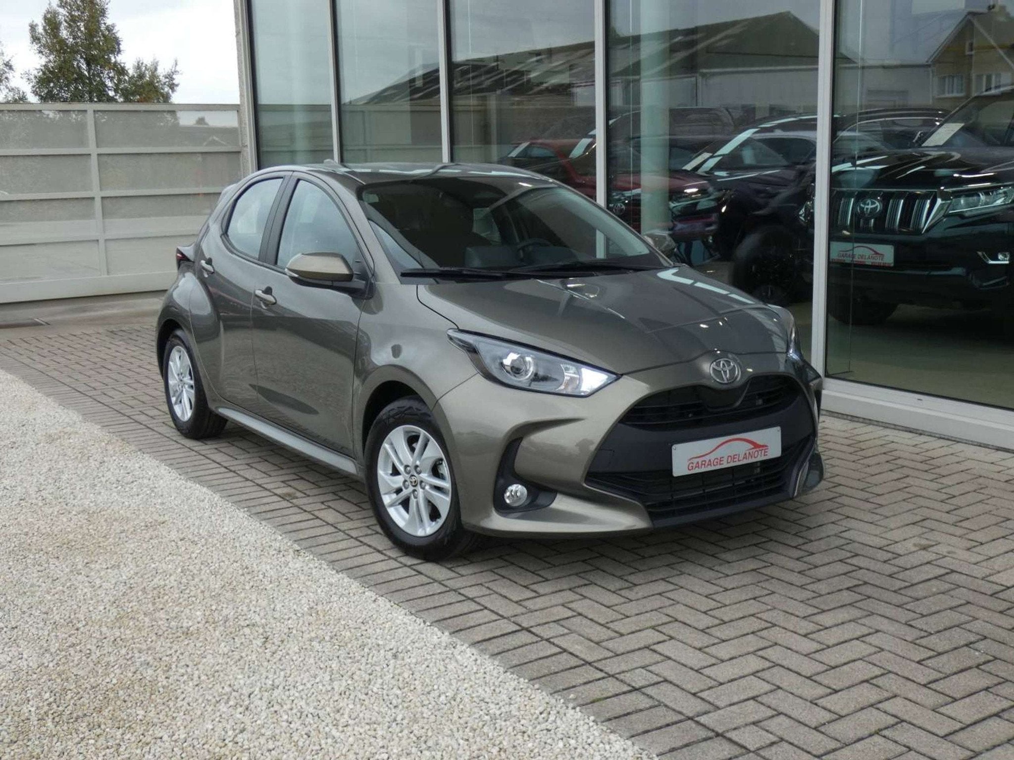 Toyota Yaris Hybrid Dynamic +Apple carplay +Android auto +Pa, Gebruikt, Bruin, 116 pk, 1490 cc