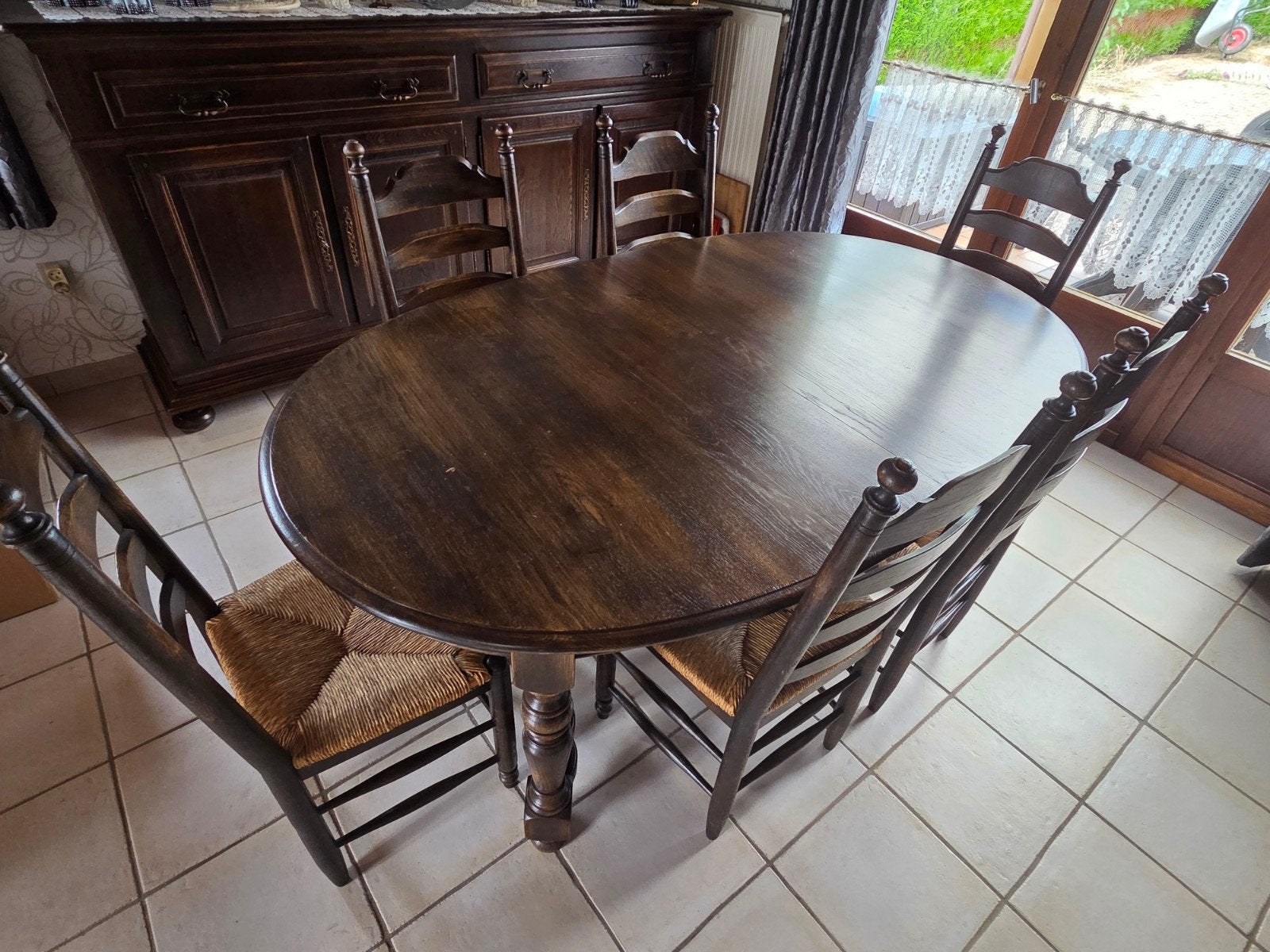 Salle à manger, Enlèvement