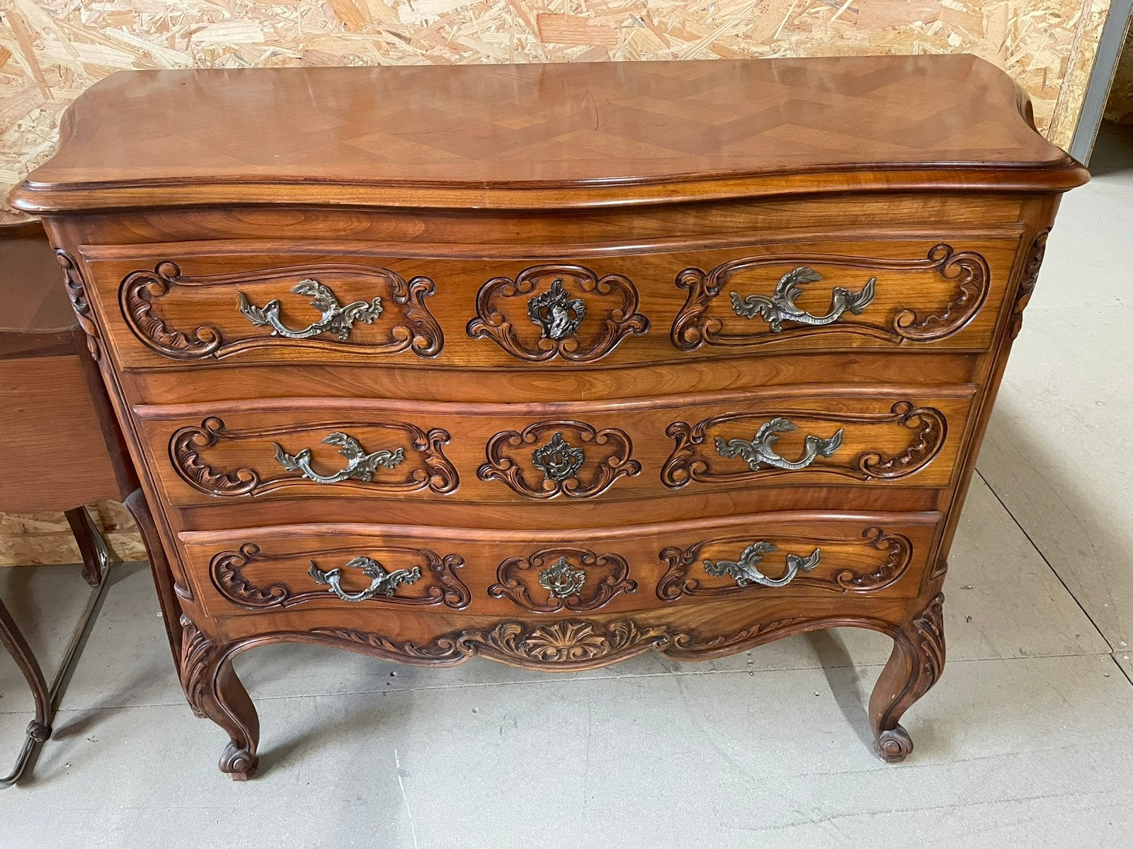 Gebogen houten dressoir in Louis XV-stijl, Huis en Inrichting, Ophalen, Gebruikt, 100 tot 150 cm, 50 tot 100 cm