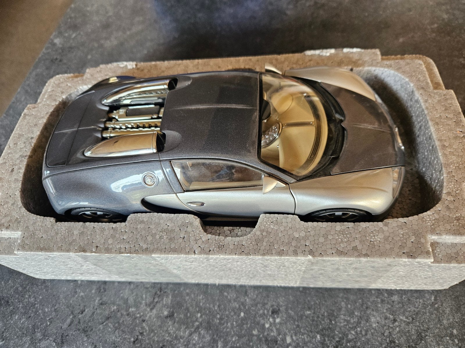 autoart bugatti EB 16.4 veyron showcar grey/grey, Enlèvement ou Envoi, Comme neuf, Voiture, Autoart