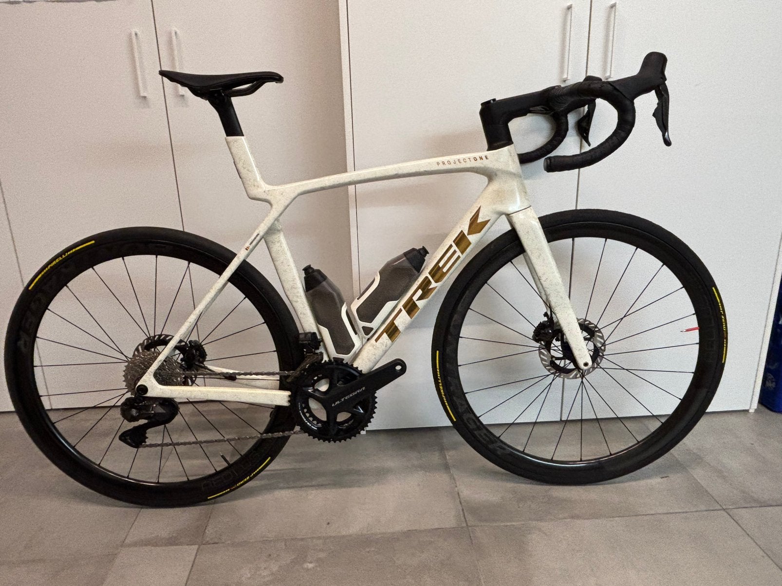 Trek Madone Gen8 SLR (maat 56), Fietsen en Brommers, Carbon, Zo goed als nieuw, Schijfrem, 53 tot 57 cm