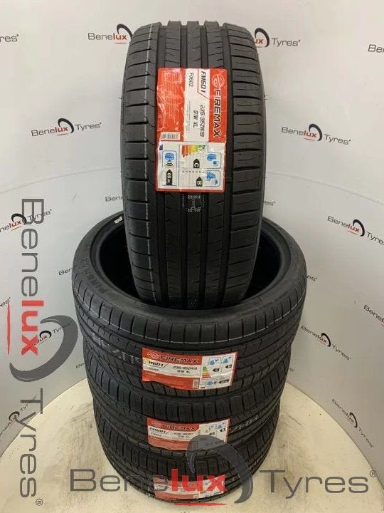 NIEUW 235/35ZR19 235/35R19 235/35/19 2353519 235/35 ZR19 R19, Auto-onderdelen, 19 inch, -, -, Nieuw