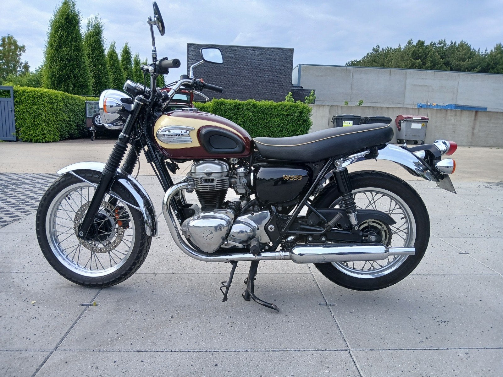 Kawasaki w 650 van  2001, Motos
