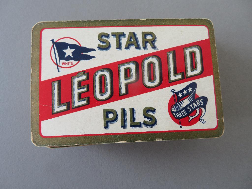 compleet + 2 jokers white star Leopold three stars pils, Collections, Envoi, Comme neuf, Autres types, Autres marques
