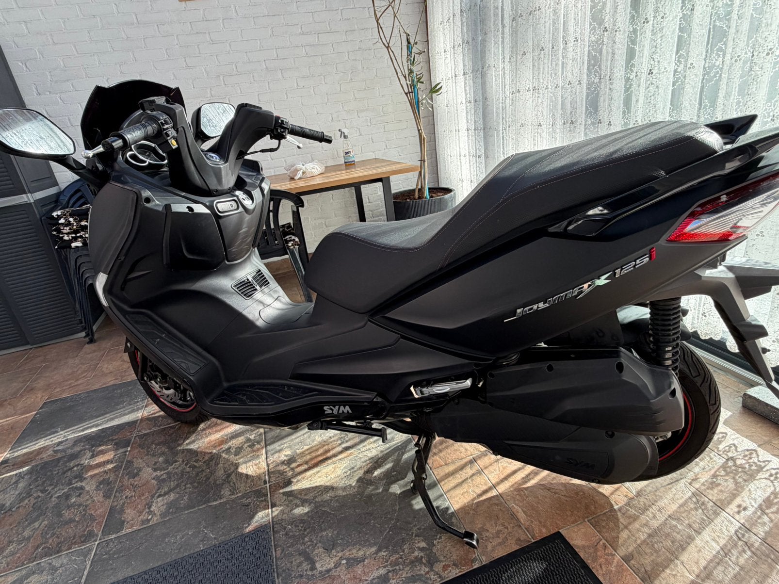 125cc SYM Joymax 125i nieuwstaat van 1 ste eigenaar, Scooter, Permis Moto A1 minimum, 1 cylindre, Automatique