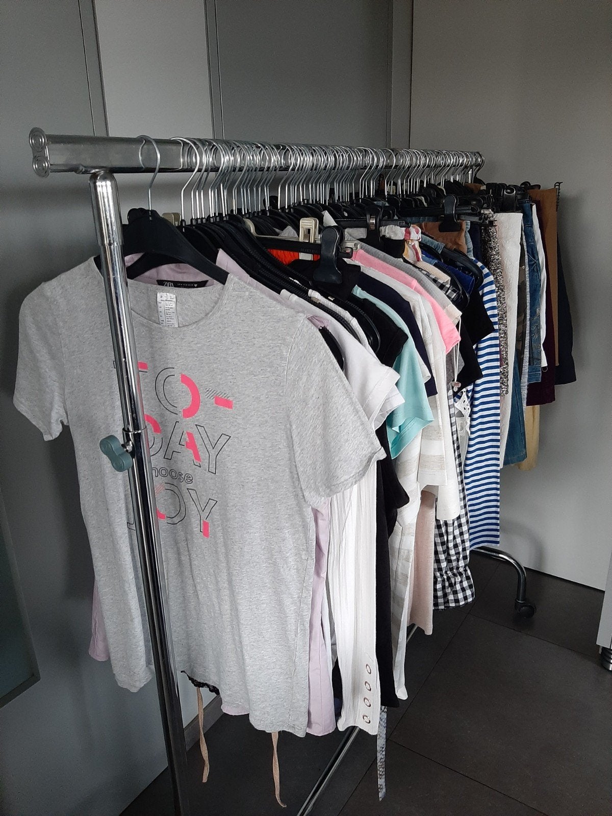 500 x vêtements d'été toutes tailles 1€/pièce ou 85€/100 piè, Enlèvement, Comme neuf