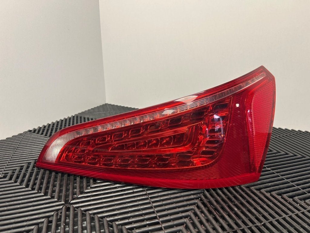 FEU ARRIÈRE DROIT Audi Q5 (8RB) (|8R0945094A|), Autos : Pièces & Accessoires, Auto-Union-Straße  1,
85057  Ingolstadt, DE, Info@audi.de
