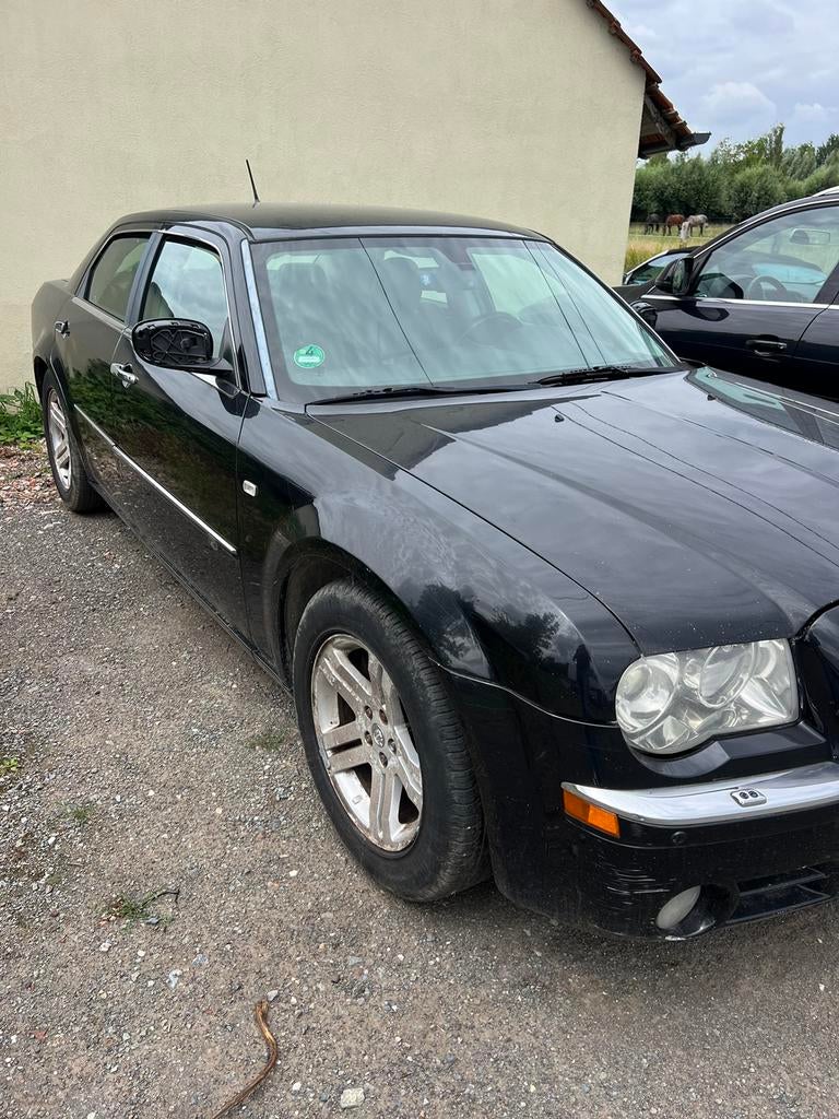 Chrysler 300c v6 mercedes diesel rijdt en schakelt weinig km, Automaat, 4 deurs, Achterwielaandrijving, Zwart