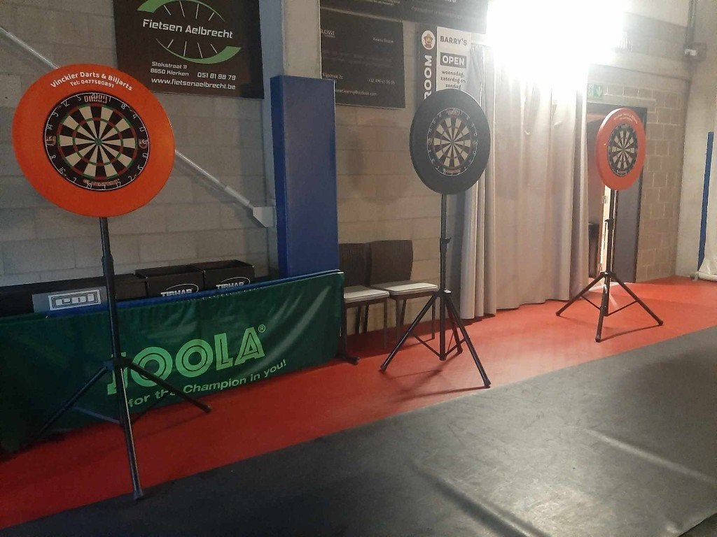 Veel gebruikt dartsmateriaal uit verhuur., Sport en Fitness, Darts, Ophalen, Zo goed als nieuw, Dartbord