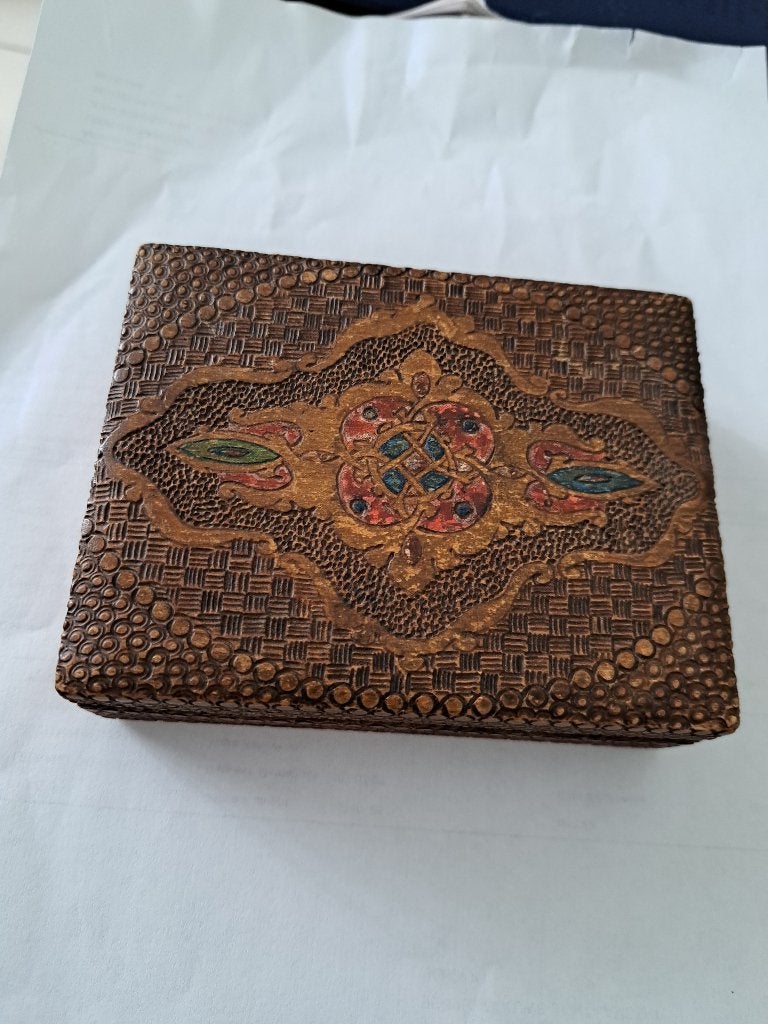 Boîte vintage en bois sculpté - La maison bulgare, Bxl, Enlèvement ou Envoi