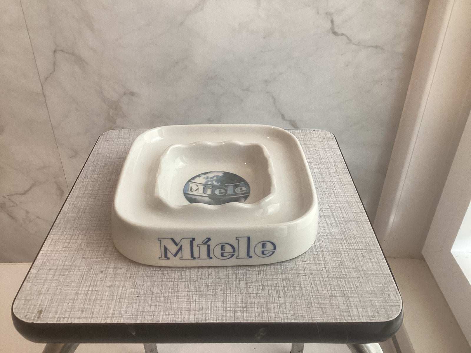 Porceleinen asbak met reclame Miele, Verzamelen, Ophalen of Verzenden