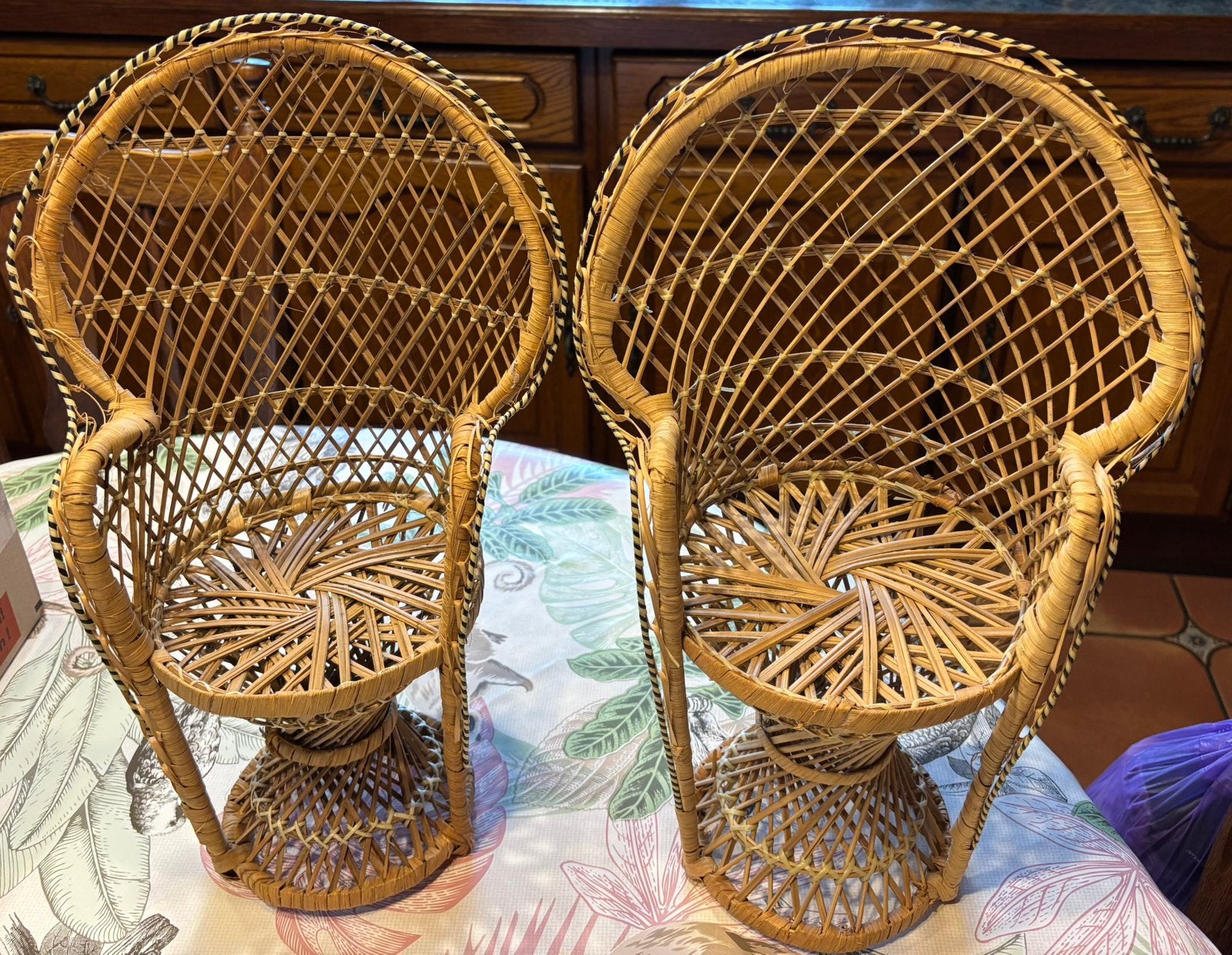 Hoge rieten poppen stoeltjes 43 cm hoog., Ophalen of Verzenden, Gebruikt, Overige typen