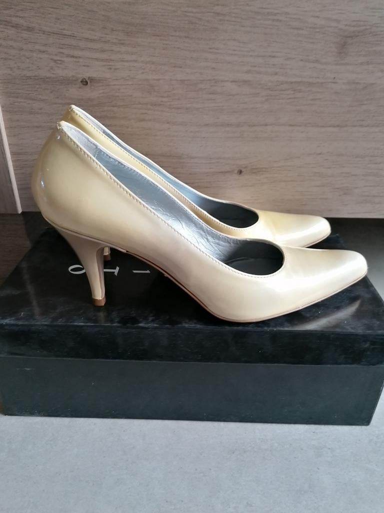 Pumps crème, Kleding | Dames, Schoenen, Ophalen of Verzenden, Pumps