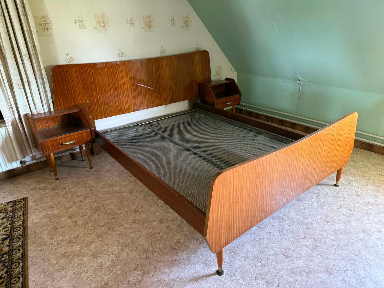 Vintage twijfelaar bed ‘50-‘60 en dressoir kast, Maison & Meubles, Chambre à coucher | Lits, Queen size, Vintage, 140 cm, Brun
